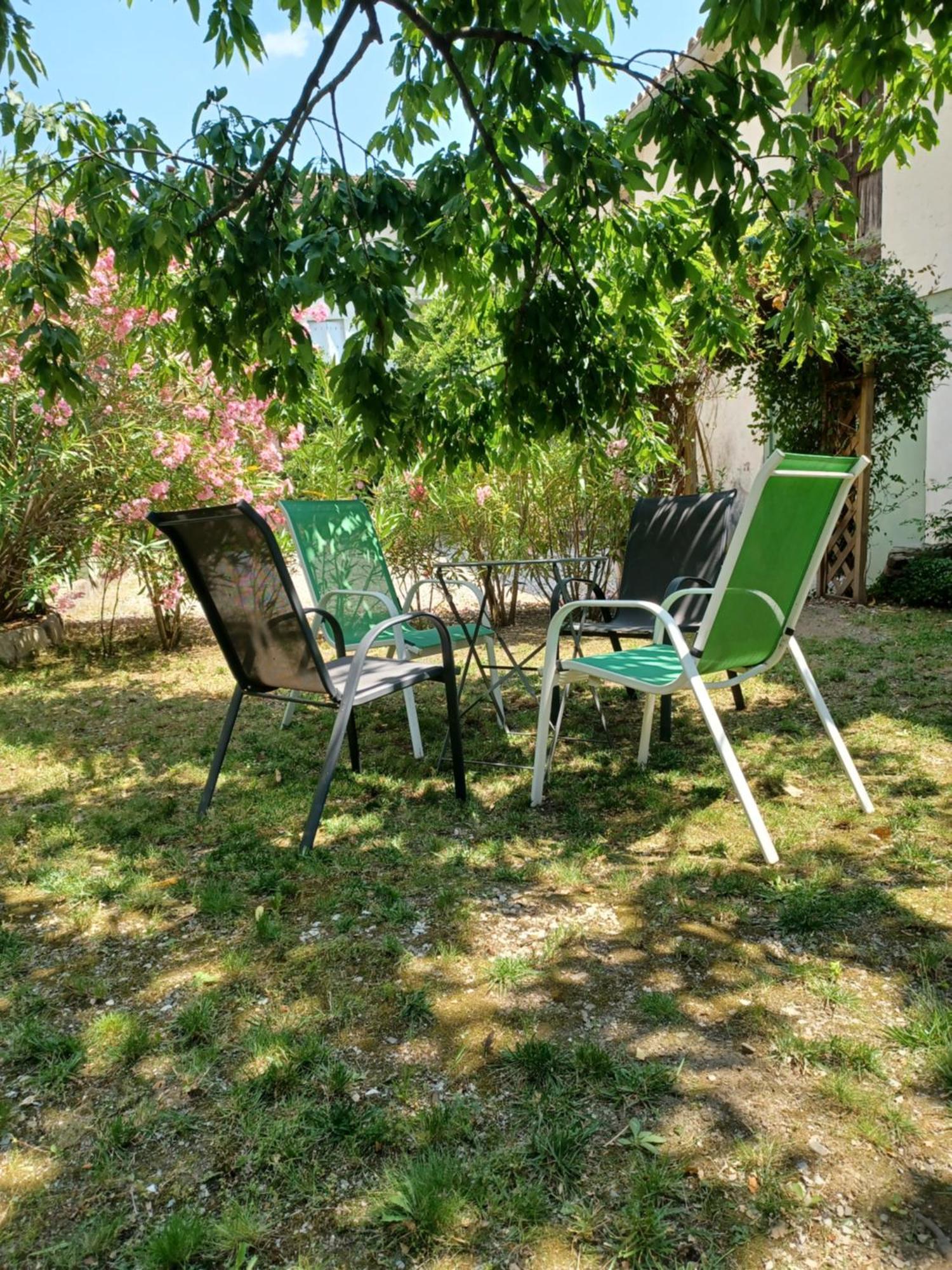 Les Glycines Bed and Breakfast Le Vigan  Εξωτερικό φωτογραφία